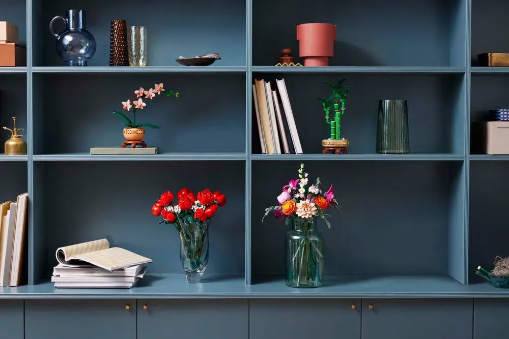 LEGO Icons 10343 Mini Orchid details