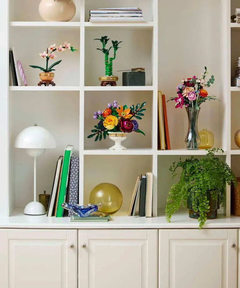 LEGO Icons 10345 Flower Arrangement details