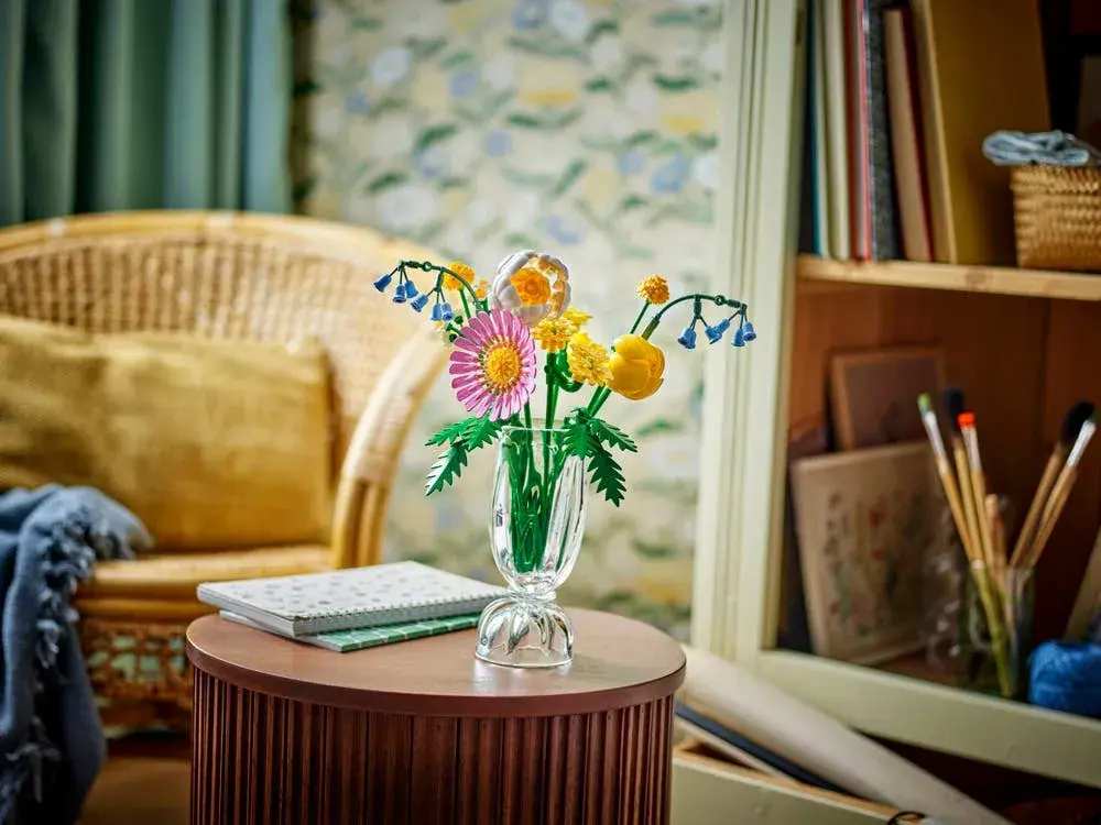 LEGO Icons 10347 Petite Sunny Bouquet details