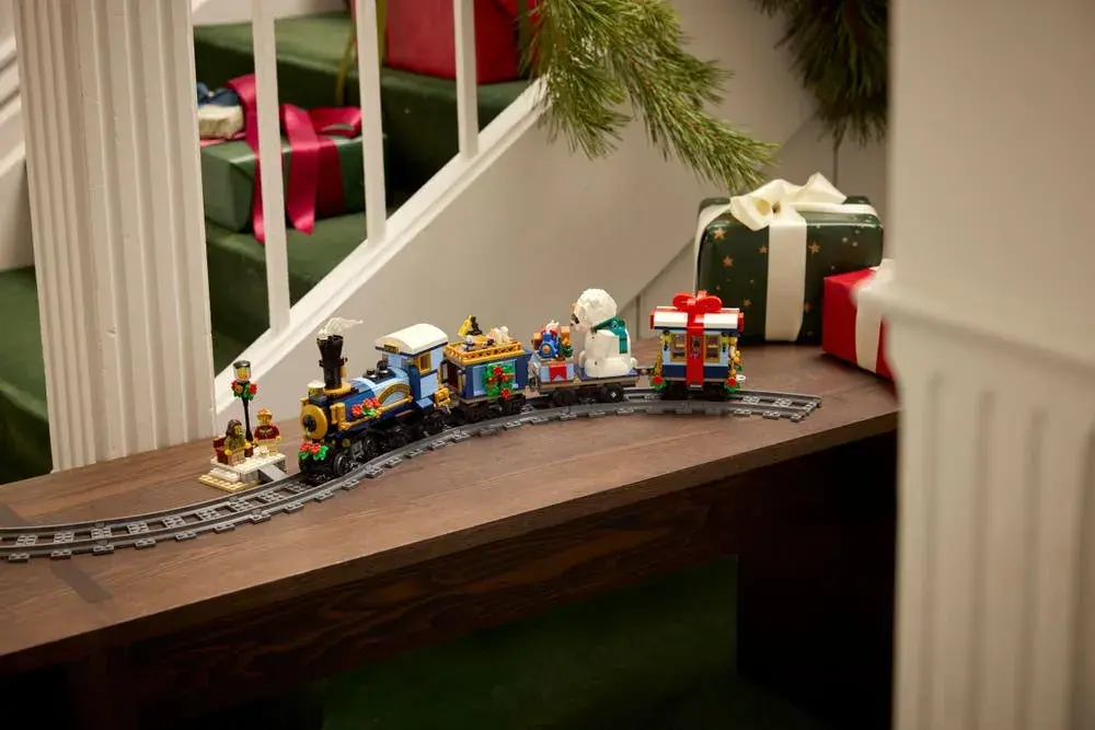 LEGO Icons 10361 Holiday Express Train details