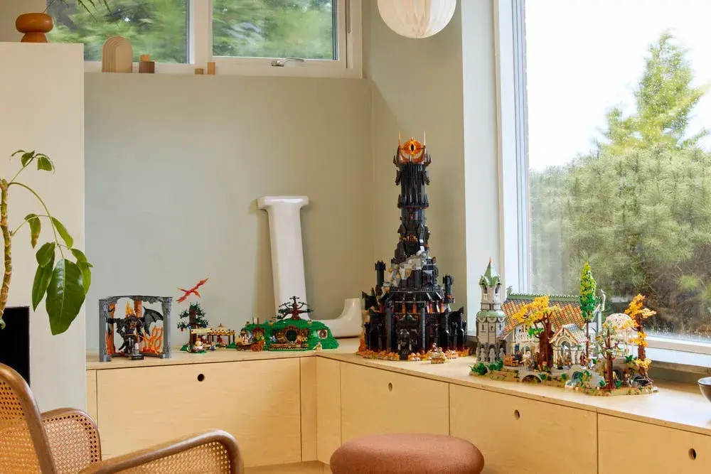 LEGO Icons 10367 The Lord of the Rings: Balrog Book Nook details