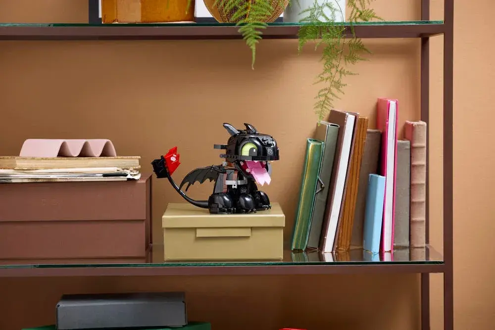 LEGO Icons 10375 How to Train Your Dragon: Toothless details