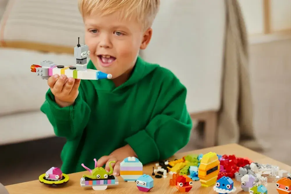 LEGO Classic 11037 Creative Space Planets box back