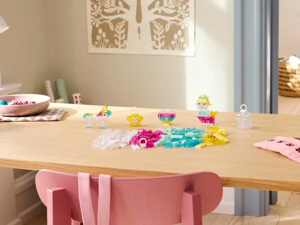 LEGO Classic 11040 Magical Transparent Box details