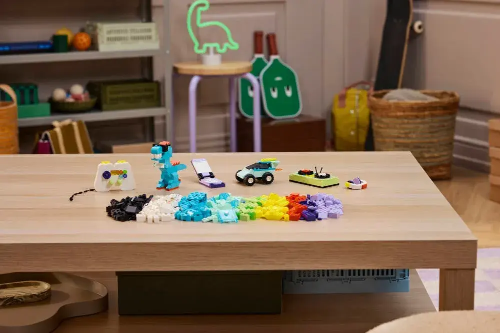 LEGO Classic 11043 Cool Creative Box details