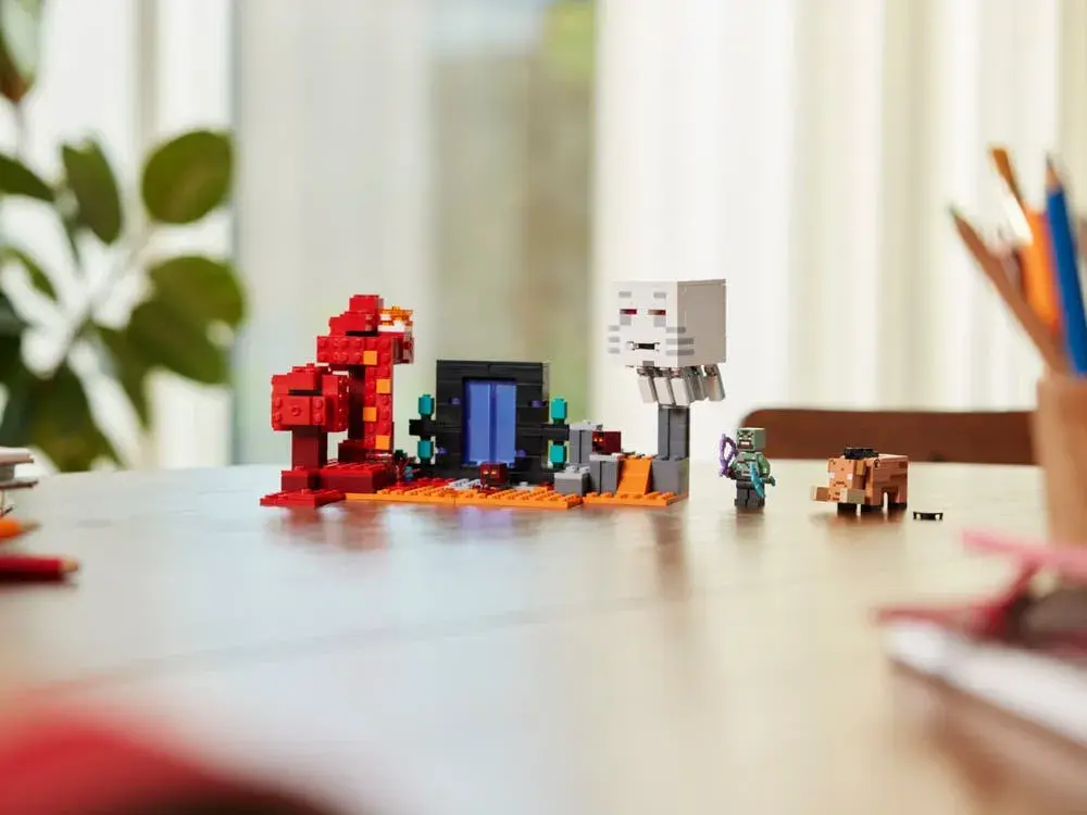 LEGO Minecraft 21255 The Nether Portal Ambush box back