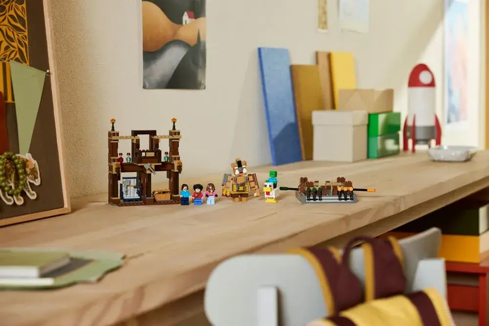 LEGO Minecraft 21272 Woodland Mansion Fighting Ring details