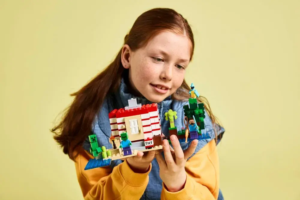 LEGO Minecraft 21275 The TNT Jungle House details