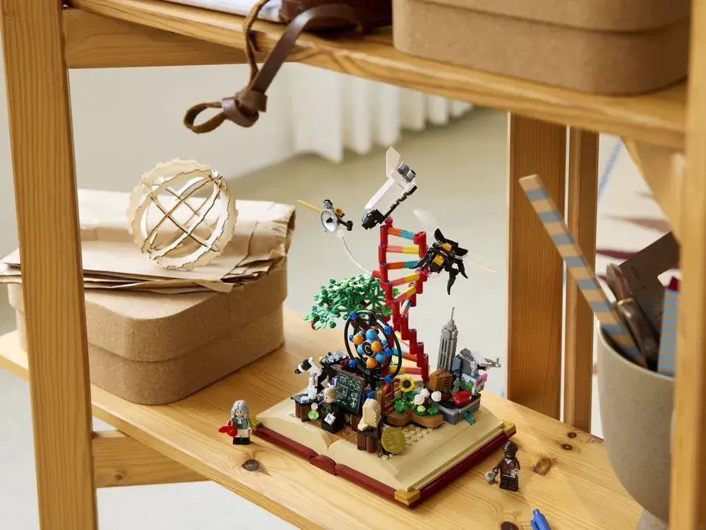 LEGO Ideas 21355 The Evolution of STEM details