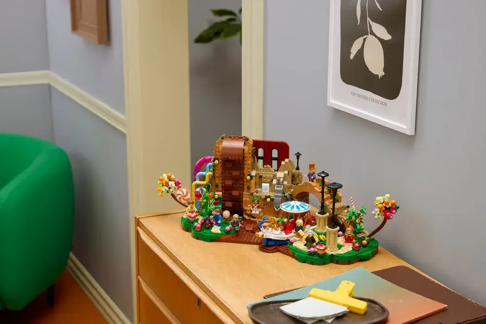 LEGO Ideas 21360 Willy Wonka & the Chocolate Factory details
