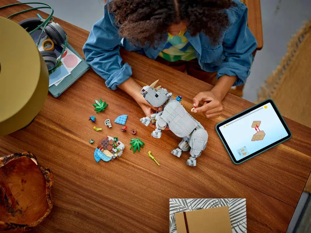 LEGO Creator 31171 Wild Animals: Majestic Rhino with Birds details