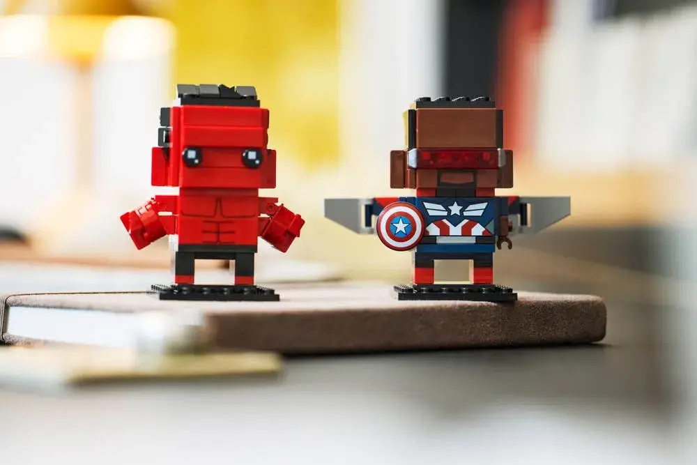 LEGO Marvel 40668 Captain America & Red Hulk Figures details