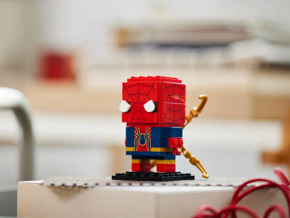 LEGO BrickHeadz 40670 Iron Spider-Man box back