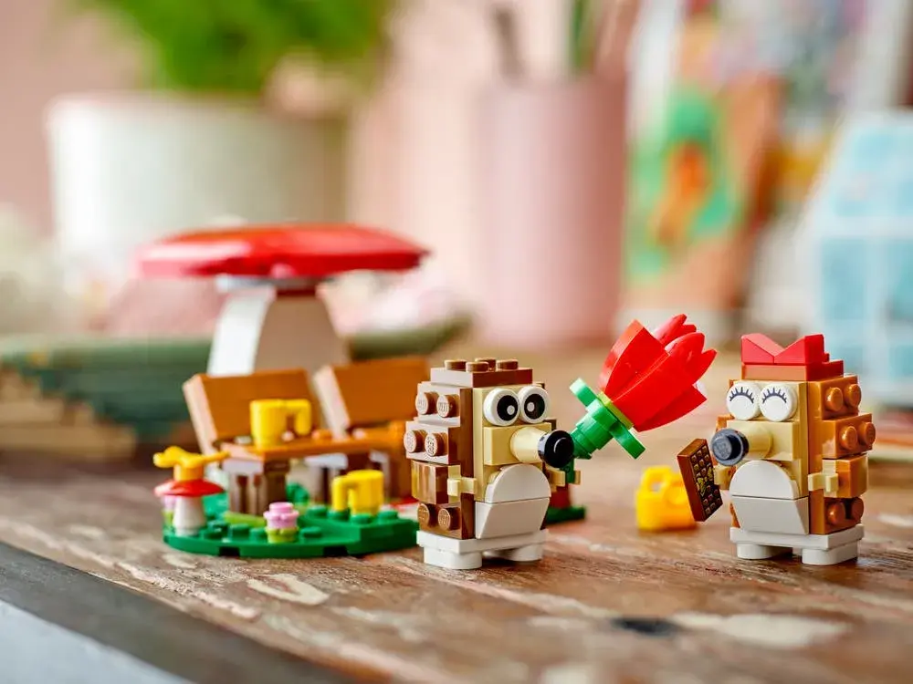 LEGO 40711 Hedgehog Picnic Date details