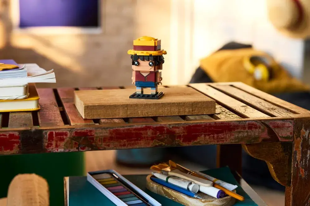 LEGO BrickHeadz 40799 Monkey D. Luffy Figure details