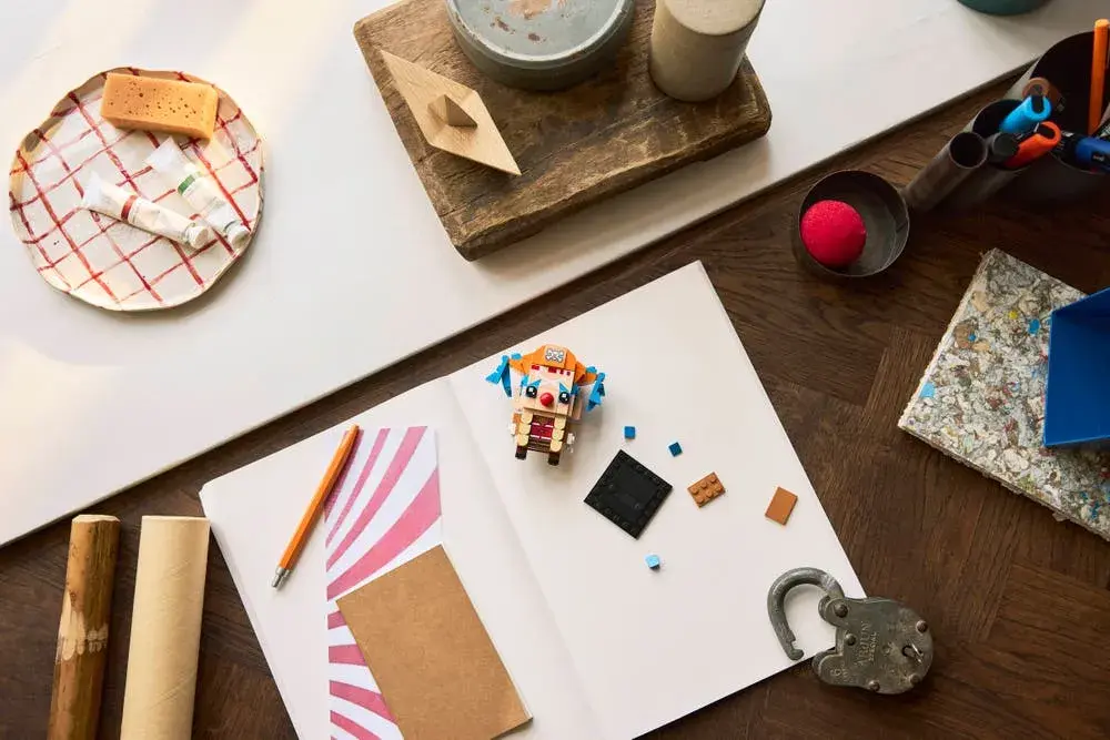 LEGO BrickHeadz 40800 Buggy the Clown Figure details