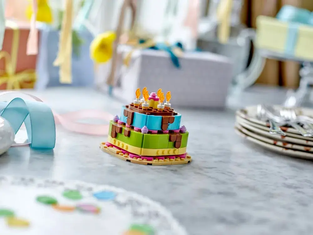 LEGO  40815 Birthday Party Cake details