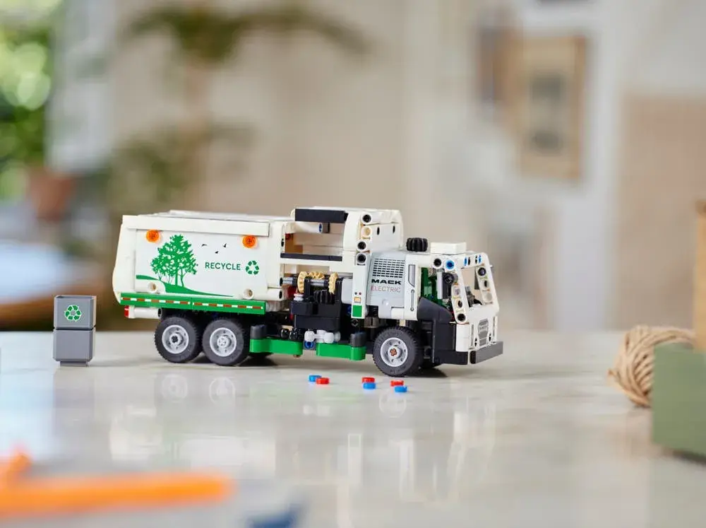 LEGO Technic 42167 Mack LR Electric Garbage Truck box back