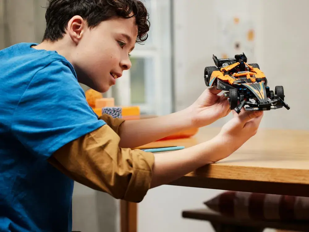 LEGO Technic 42169 NEOM McLaren Formula E Race Car details