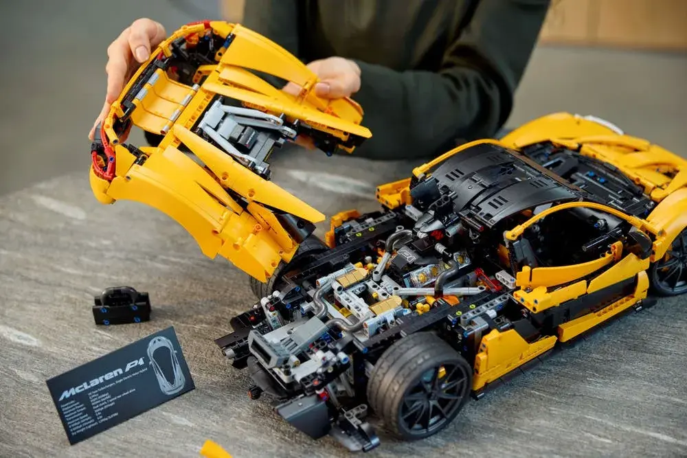 LEGO Technic 42172 McLaren P1 details