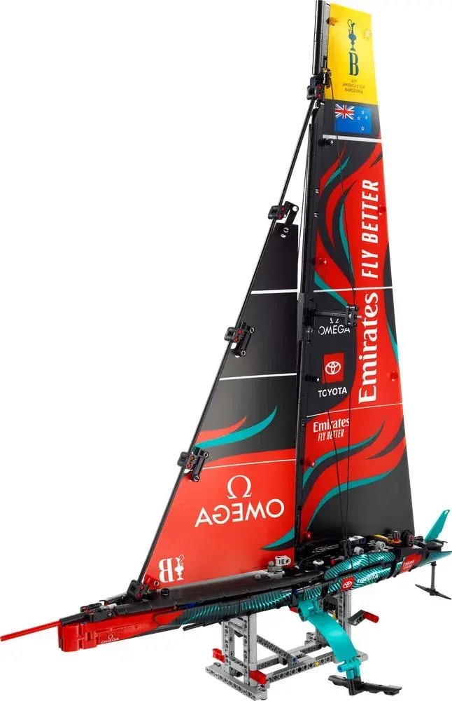 LEGO Technic 42174 Emirates Team New Zealand AC75 Yacht