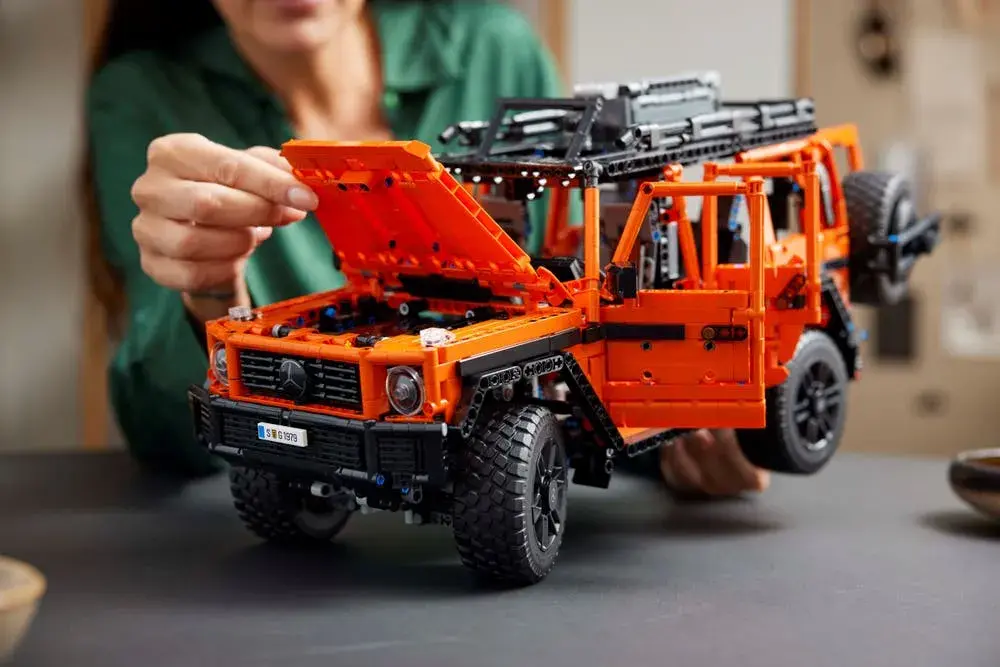 LEGO Technic 42177 Mercedes-Benz G 500 PROFESSIONAL Line details
