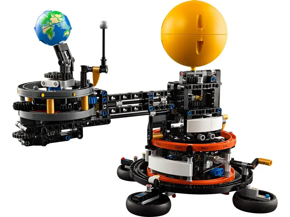 LEGO Technic 42179 Planet Earth and Moon in Orbit