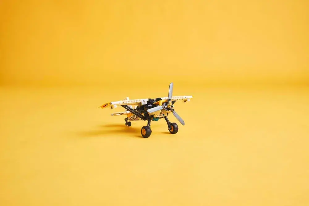 LEGO Technic 42198 Bush Plane details
