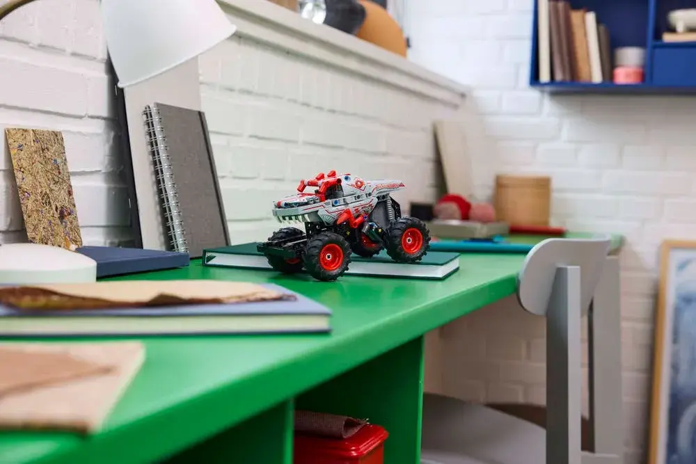 LEGO Technic 42200 Monster Jam ThunderROARus Pull-Back details