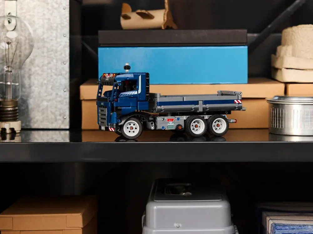 LEGO Technic 42203 Tipping Dump Truck details