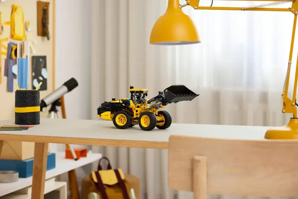 LEGO Technic 42209 Volvo L120 Electric Wheel Loader details