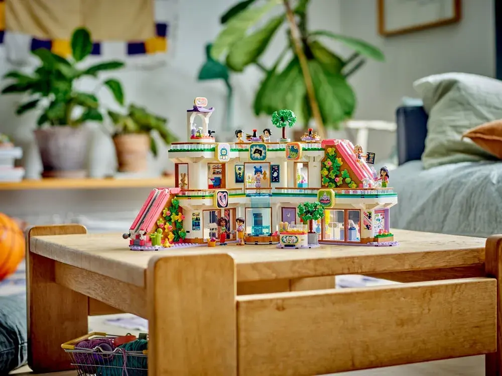 LEGO Friends 42604 Heartlake City Shopping Mall box back