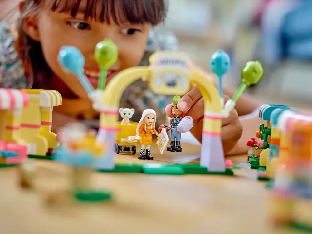 LEGO Friends 42615 Pet Adoption Day details