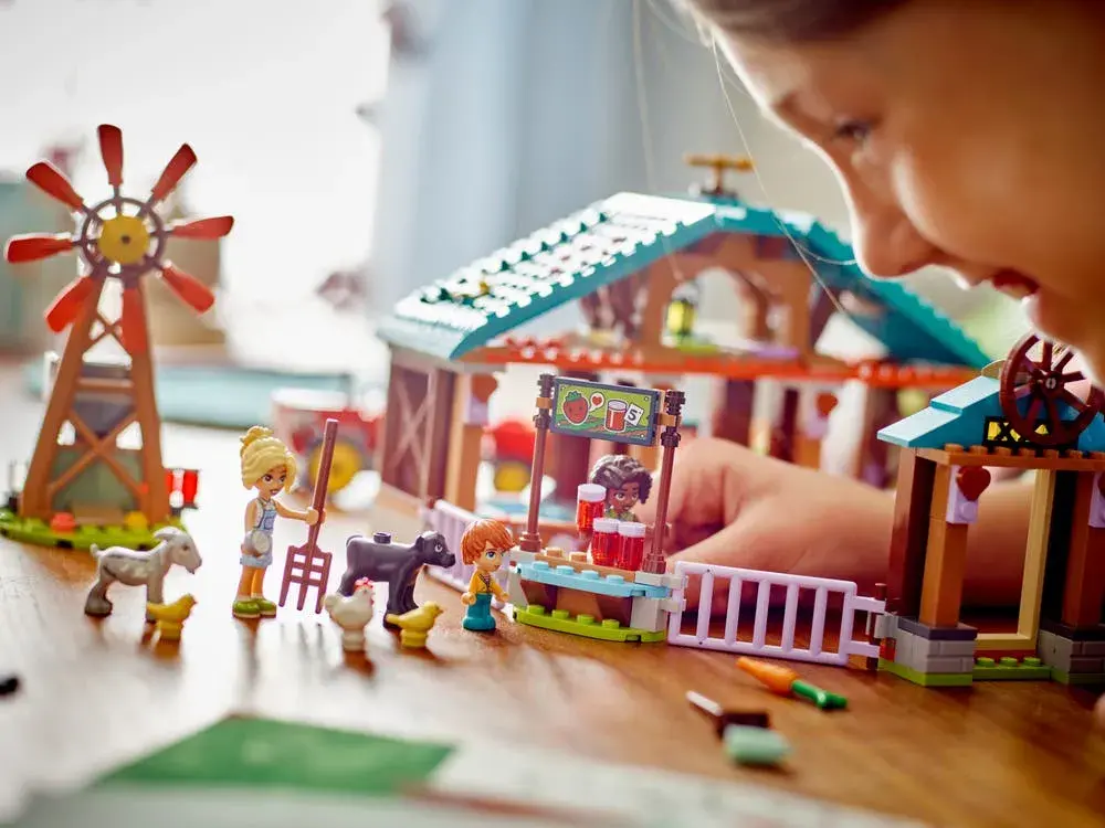LEGO Friends 42617 Farm Animal Sanctuary details