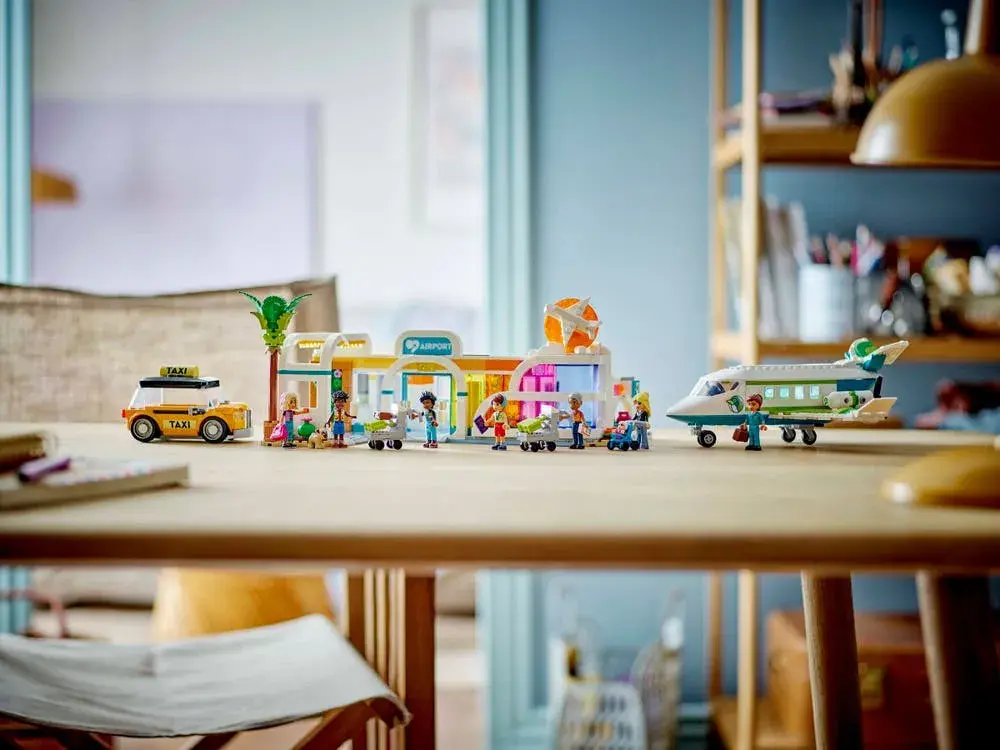 LEGO Friends 42656 Heartlake City Airport and Airplane details