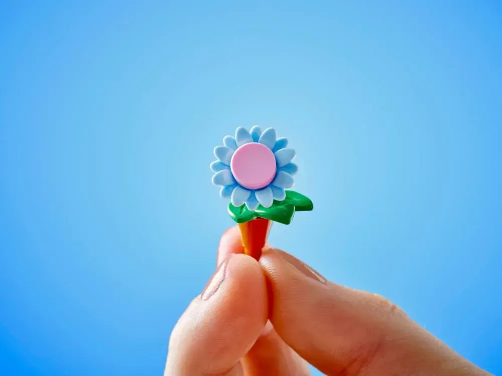 LEGO Friends 42671 Plant Café & Flower Shop details