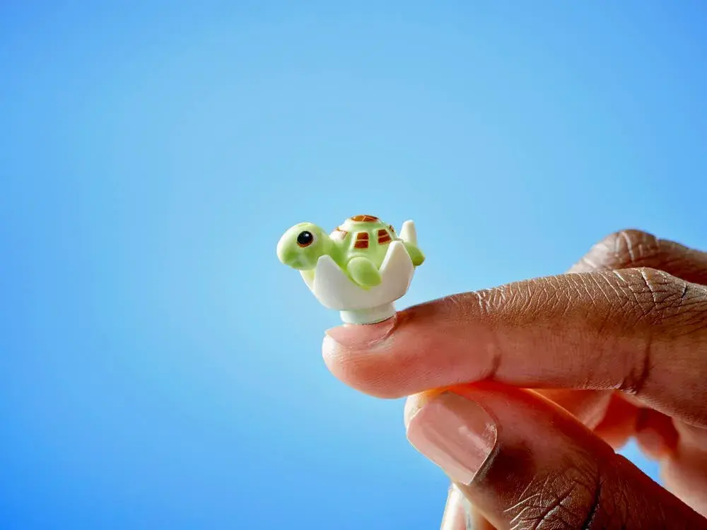 LEGO Friends 42673 Family Vacation Beach Resort details