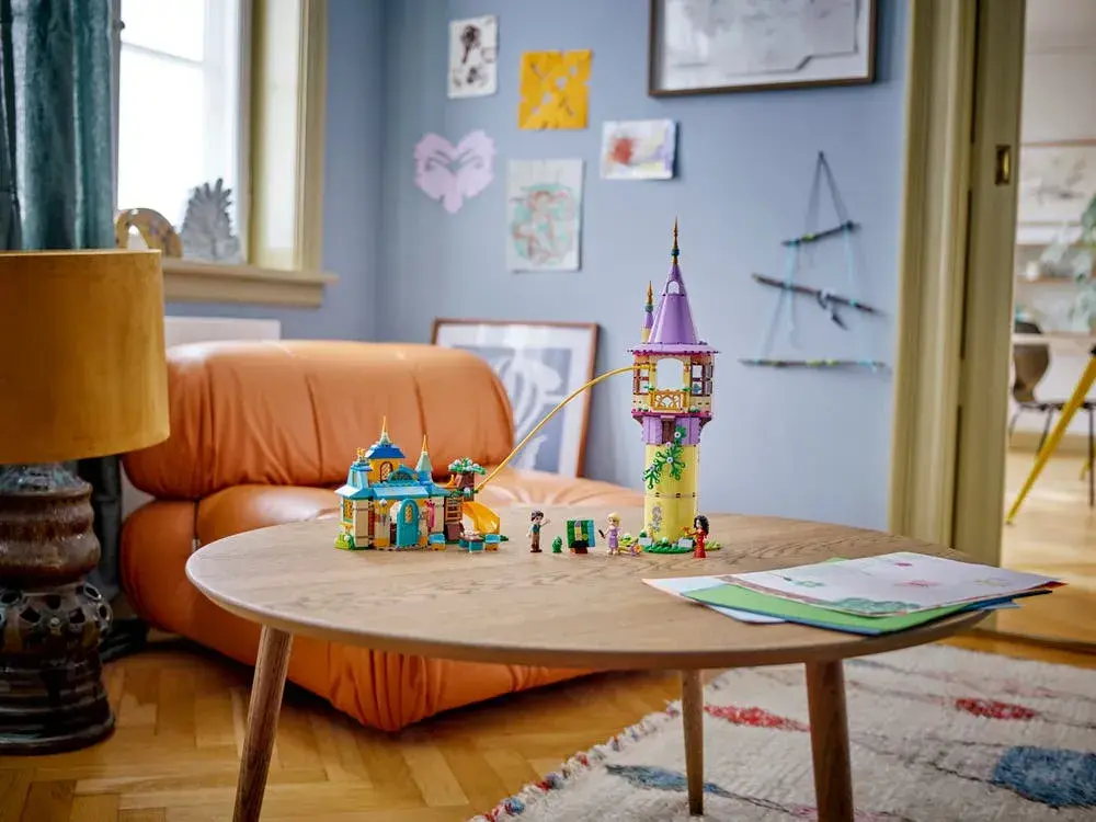LEGO Disney 43241 Rapunzel's Tower & The Snuggly Duckling box back