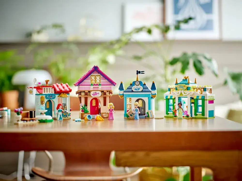 LEGO Disney 43246 Disney Princess Market Adventure box back