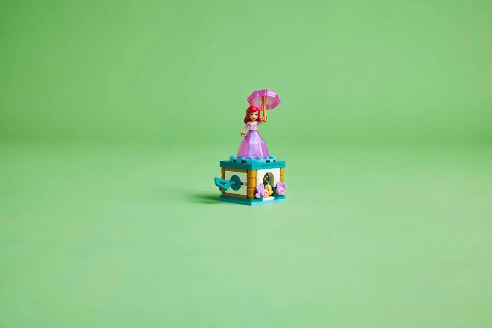 LEGO Disney 43259 Twirling Ariel details
