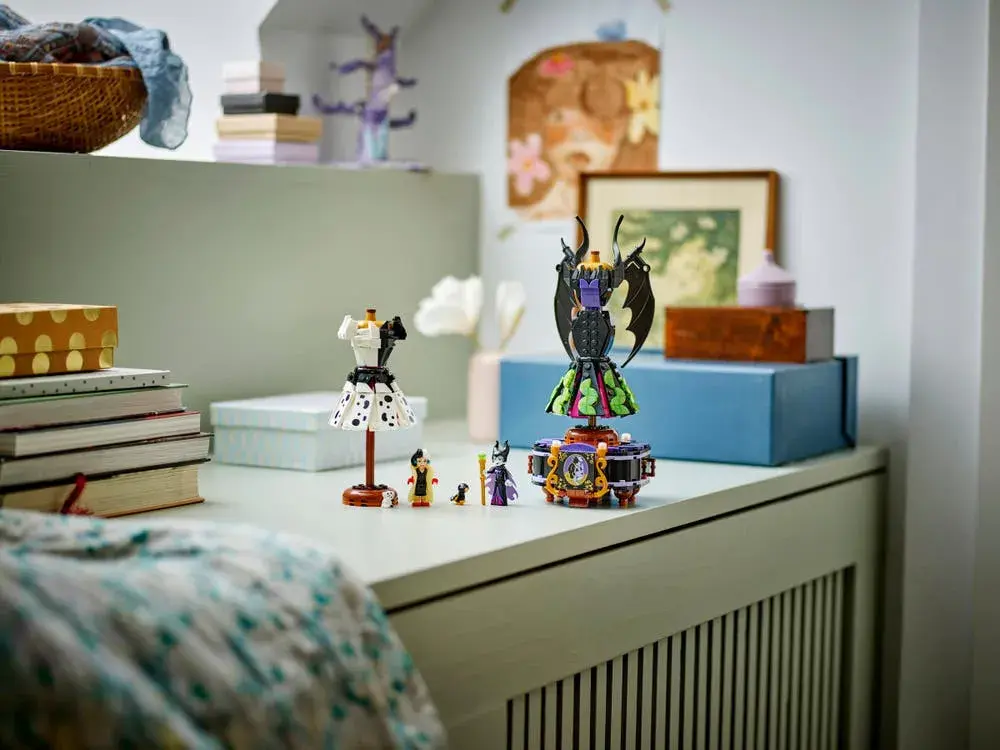 LEGO Disney 43262 Maleficent's and Cruella De Vil's Dresses details