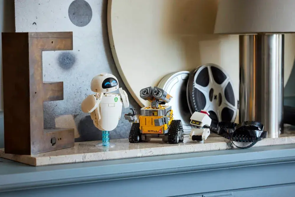 LEGO Disney 43279 WALL-E and EVE details