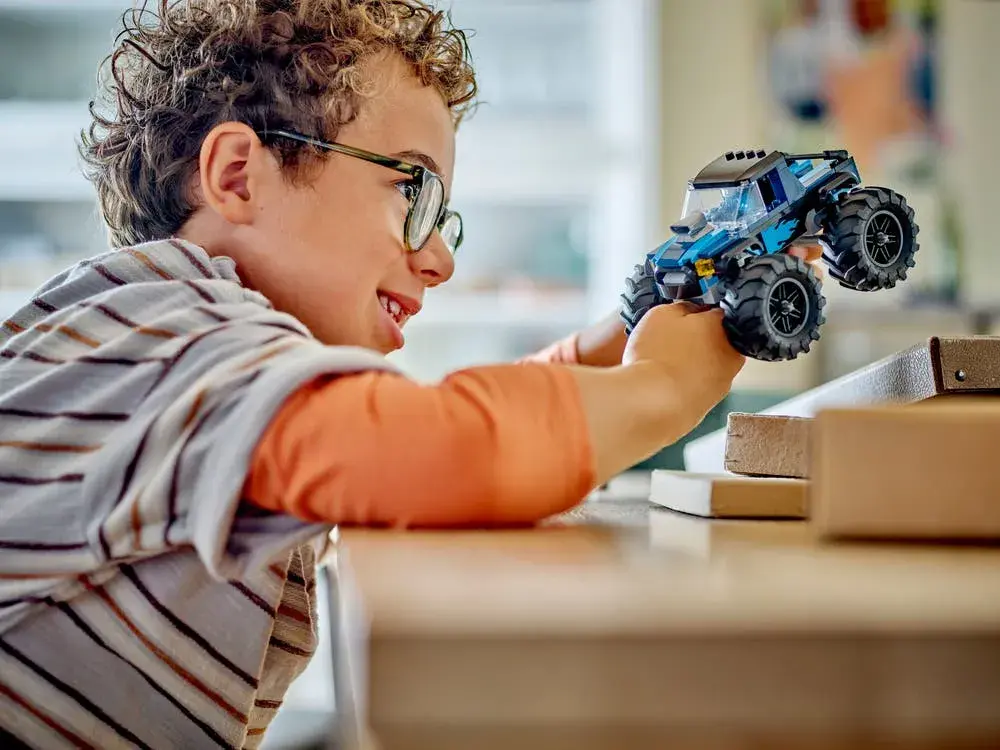 LEGO City 60402 Blue Monster Truck details