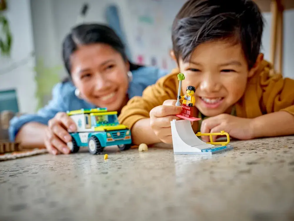 LEGO City 60403 Emergency Ambulance and Snowboarder details