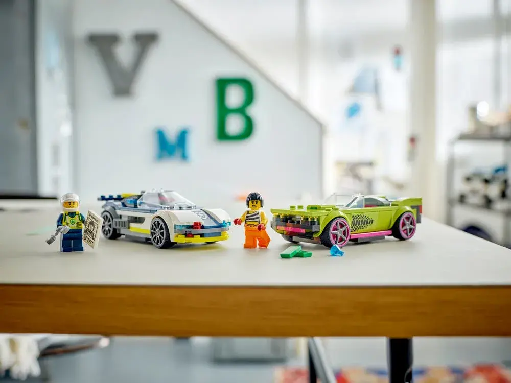 LEGO City 60415 Police Car and Muscle Car Chase box back