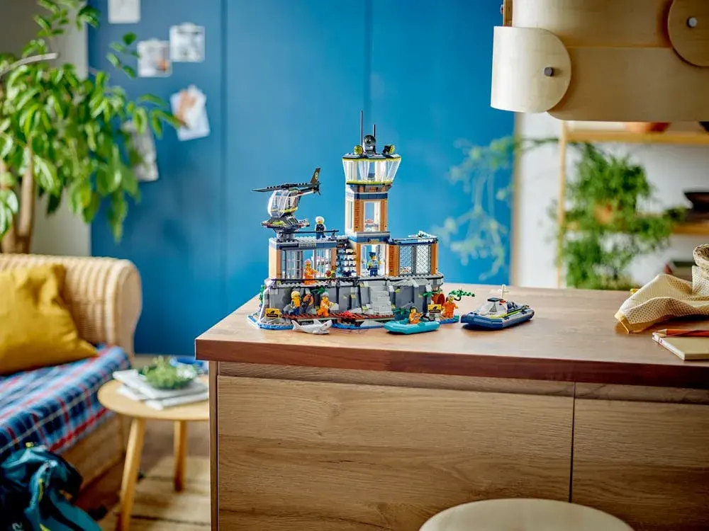 LEGO City 60419 Police Prison Island box back