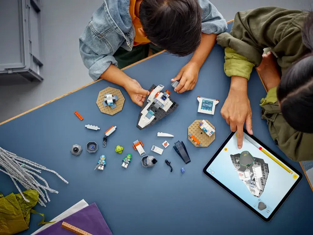 LEGO City 60429 Spaceship and Asteroid Discovery details