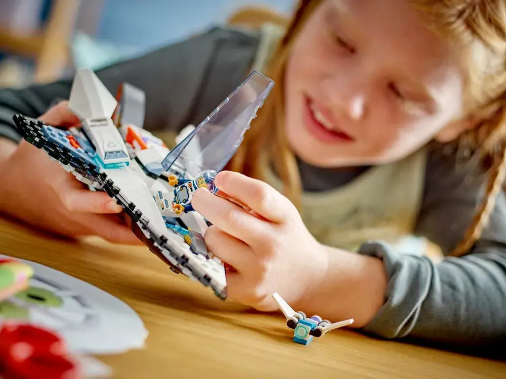 LEGO City 60430 Interstellar Spaceship details