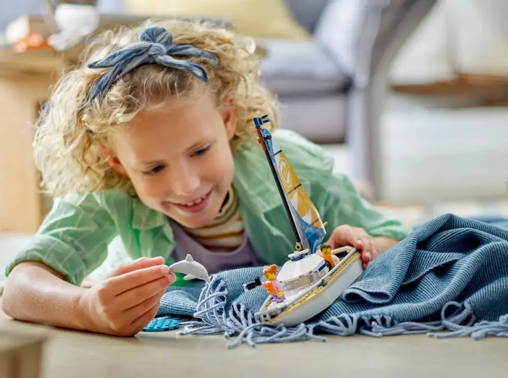 LEGO City 60438 Sailboat details