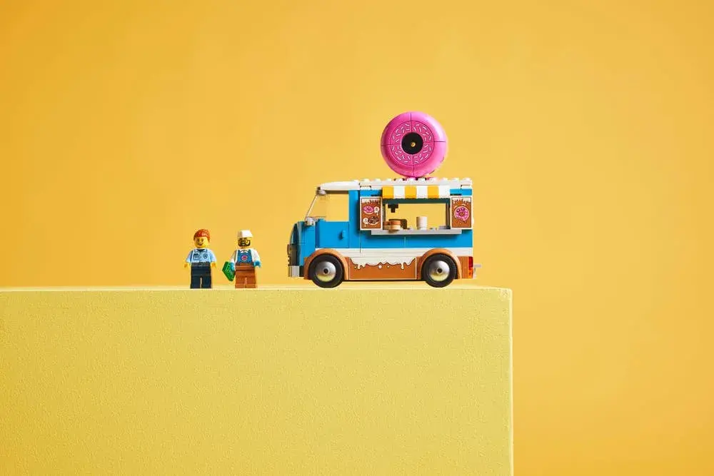 LEGO City 60452 Donut Truck details